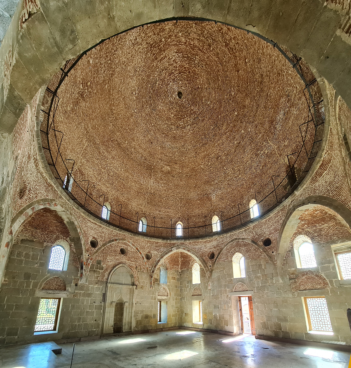 akhmedia-mosque-inside