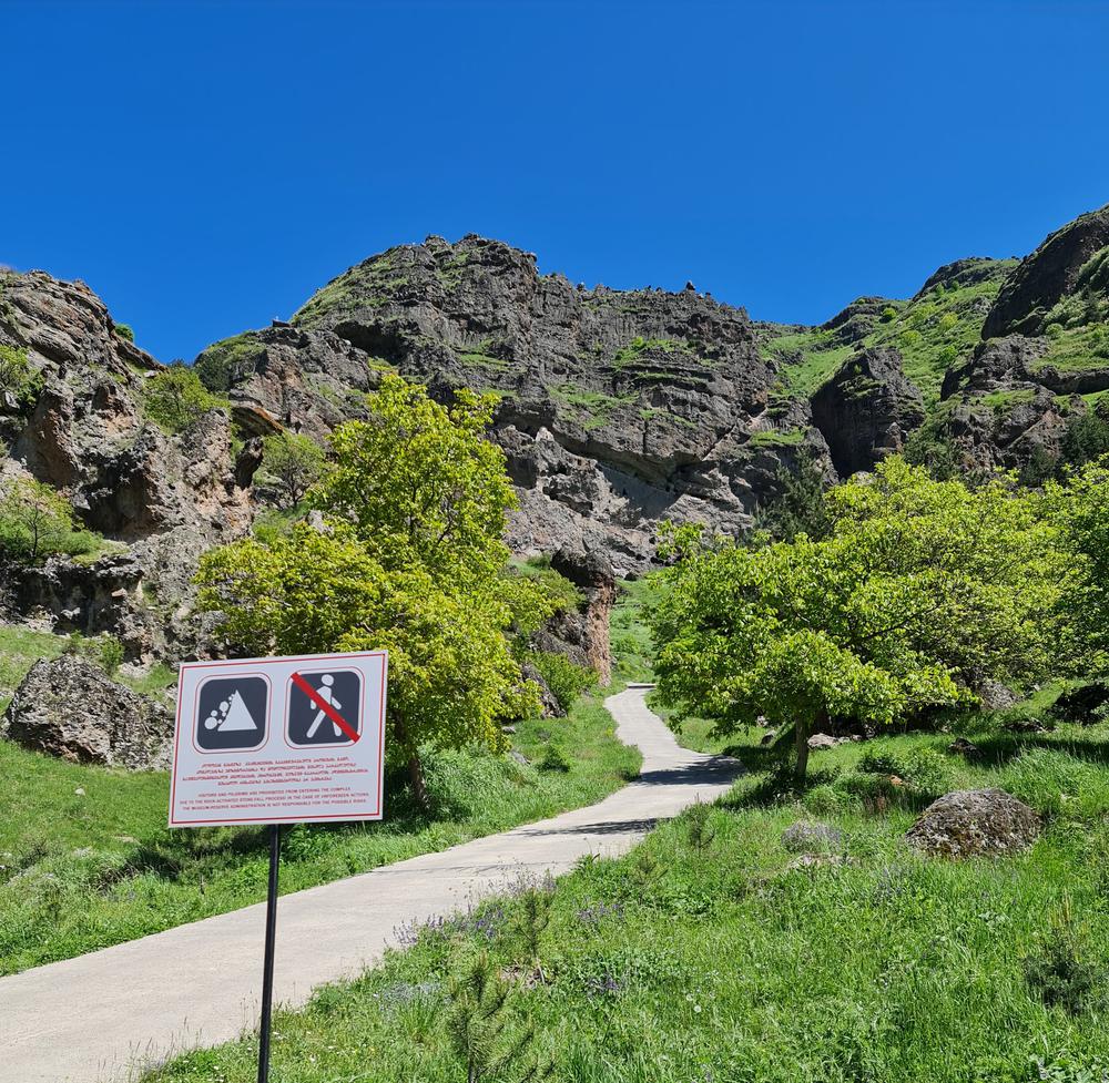 Closed due to rockfall