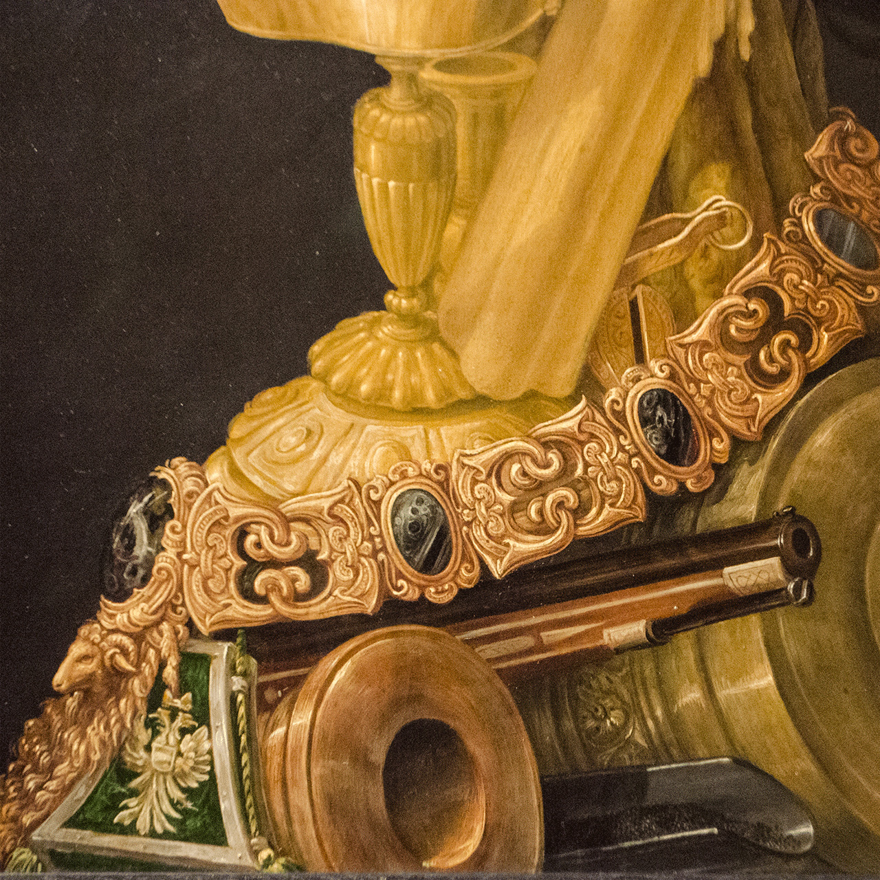 Canons and pistols