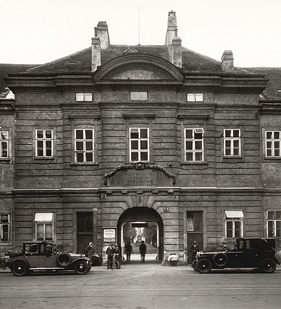 Sonnenfels Gate 1930